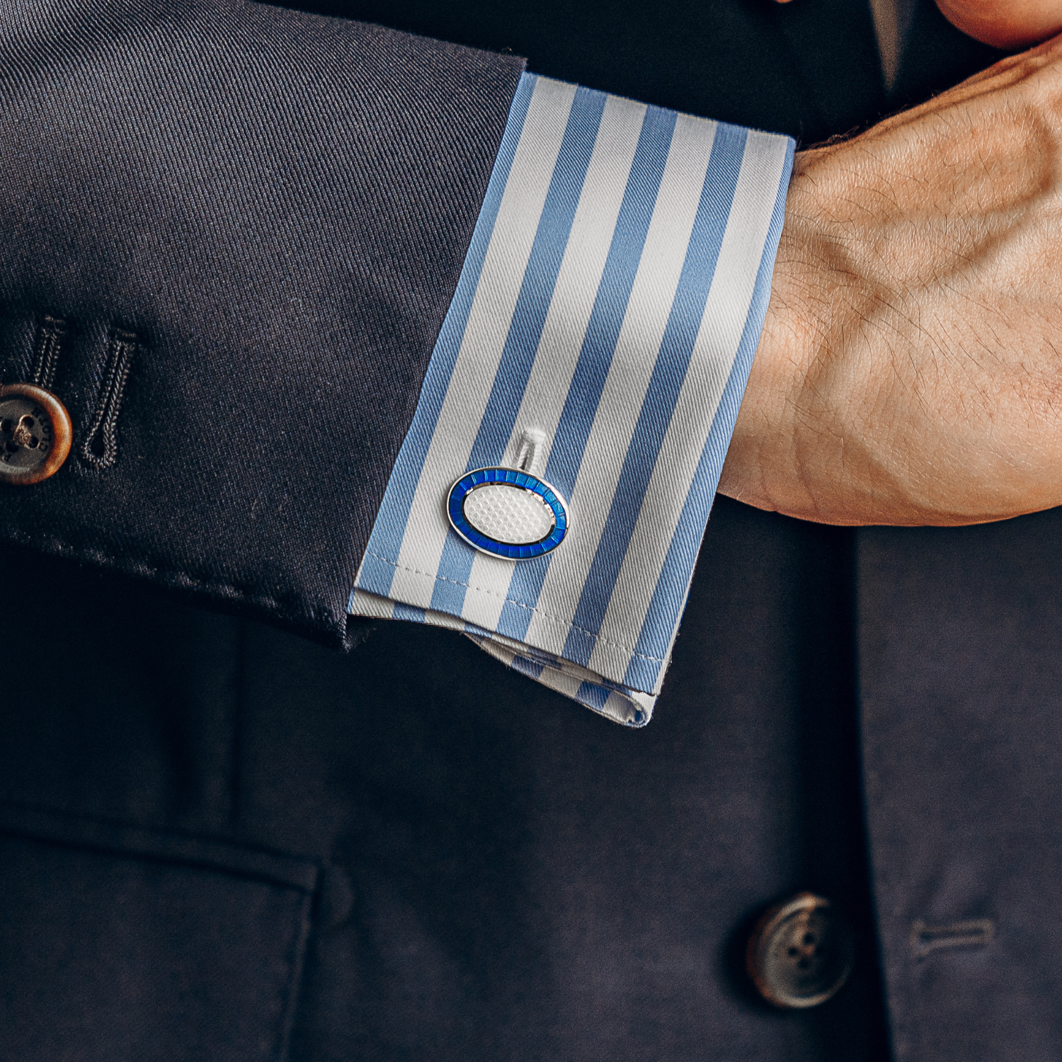 How to Wear Cufflinks | Deakin & Francis How to Wear Cufflinks | Deakin & Francis